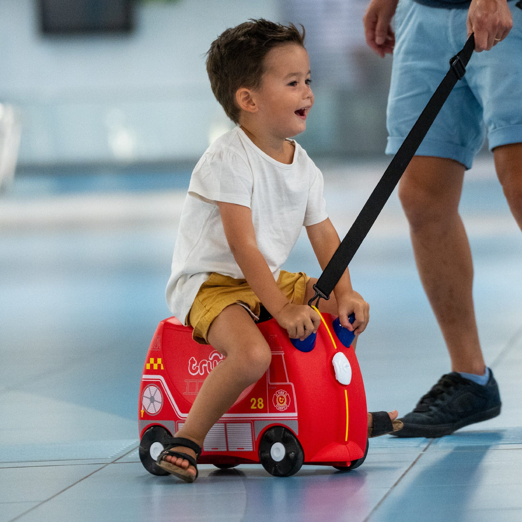 Frank the Fire Truck Trunki - Image 7