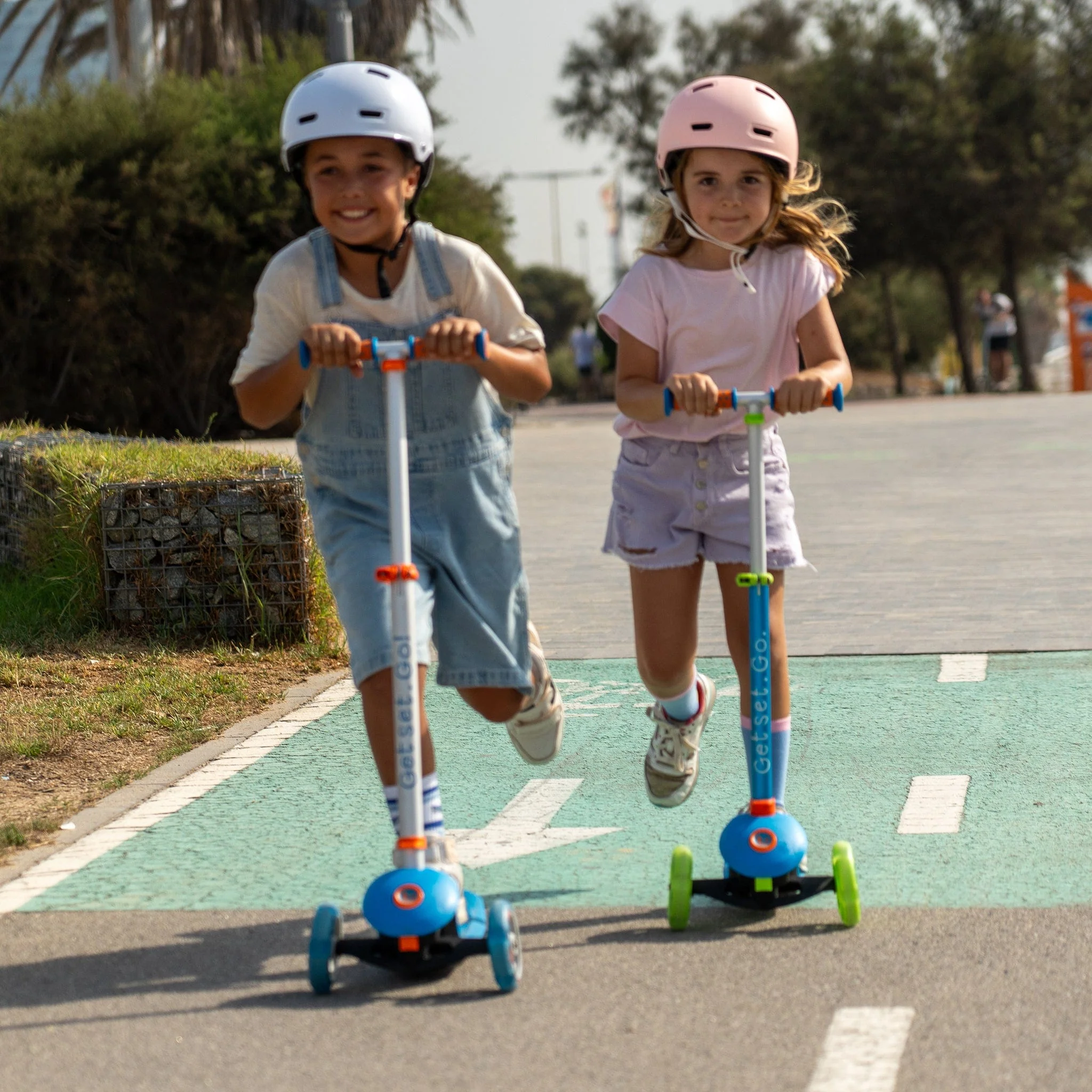 Trunki Folding Scooter - Small - Blue - Image 9